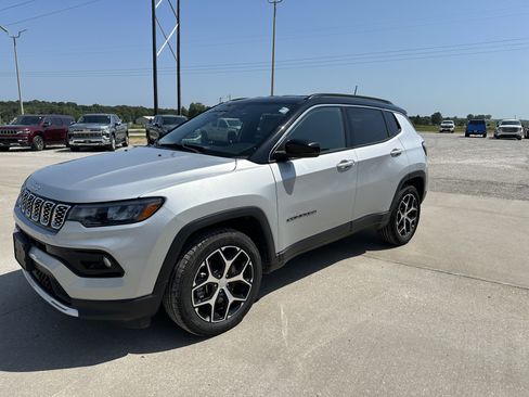 Used 2024 Jeep Compass Limited AWD/4WD image 5