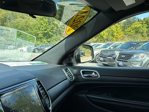 Used 2021 Jeep Grand Cherokee Laredo X image 24