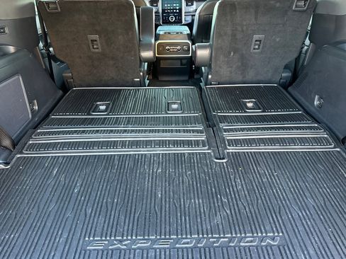 Used 2024 Ford Expedition Limited image 17