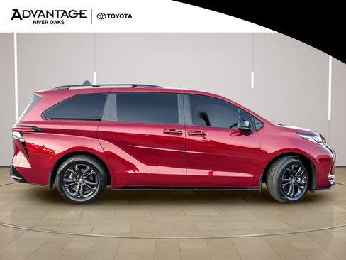Used 2026 Toyota Sienna XSE AWD/4WD image 9