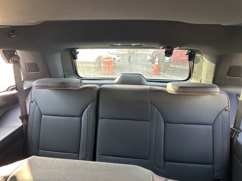 Used 2026 GMC Yukon AT4 w/ AT4 Preferred Package AWD/4WD image 9