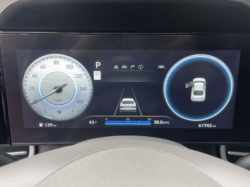 Used 2024 Hyundai Elantra SEL FWD image 3