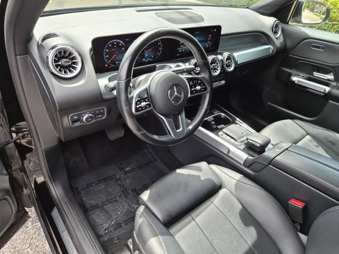 Used 2022 Mercedes-Benz GLB 250 w/ Premium Package Lite image 20