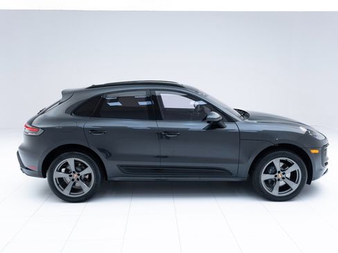 Certified 2025 Porsche Macan AWD/4WD image 8