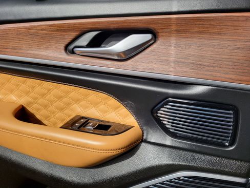 Used 2022 Jeep Grand Cherokee Summit w/ Adv Protech Group IV image 10