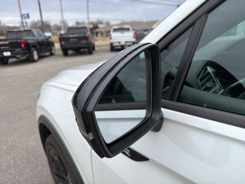 Used 2023 Volkswagen Tiguan SE R-Line image 39