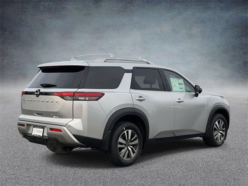 New 2025 Nissan Pathfinder SL image 2