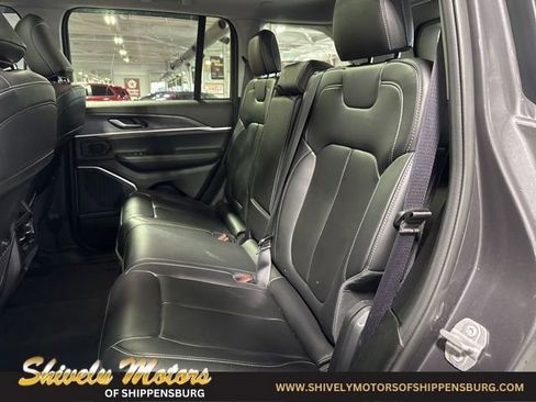 Used 2022 Jeep Grand Cherokee Limited image 31