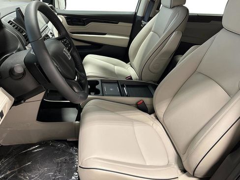 New 2026 Honda Odyssey Touring image 13