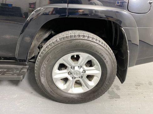 Used 2017 Toyota 4Runner SR5 Premium image 32