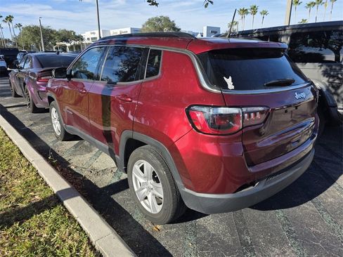 Used 2022 Jeep Compass Latitude image 3