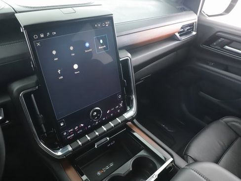 Used 2025 GMC Yukon Denali image 28