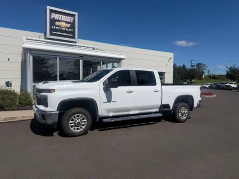 Used 2025 Chevrolet Silverado 2500 LT w/ Convenience Package AWD/4WD image 2