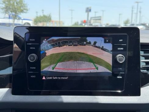 Used 2025 Volkswagen Jetta SE FWD image 16