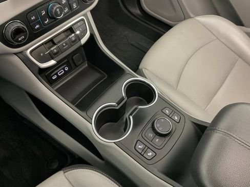 Used 2024 GMC Terrain SLT w/ LPO, Floor Liner Package AWD/4WD image 14