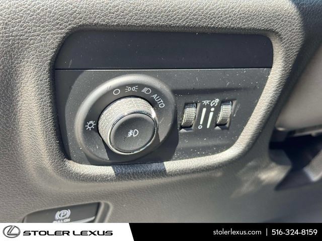 Used 2023 Jeep Grand Cherokee Limited AWD/4WD image 26