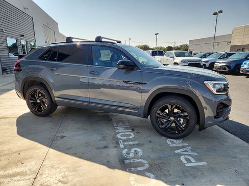 New 2026 Volkswagen Atlas Cross Sport SEL R-Line image 8