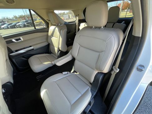 Used 2022 Ford Explorer XLT image 33