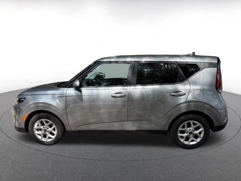Used 2025 Kia Soul LX w/ LX Technology Package FWD image 4