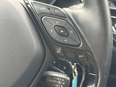 Used 2018 Toyota C-HR XLE image 30