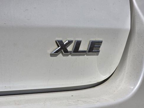 Used 2017 Toyota Highlander XLE image 31