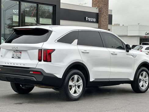 Used 2022 Kia Sorento LX image 6