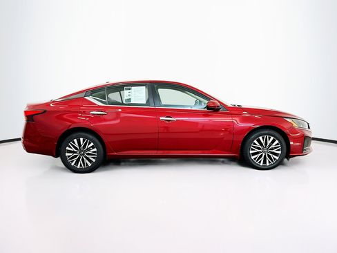 Used 2023 Nissan Altima 2.5 SV w/ SV Premium Package image 10