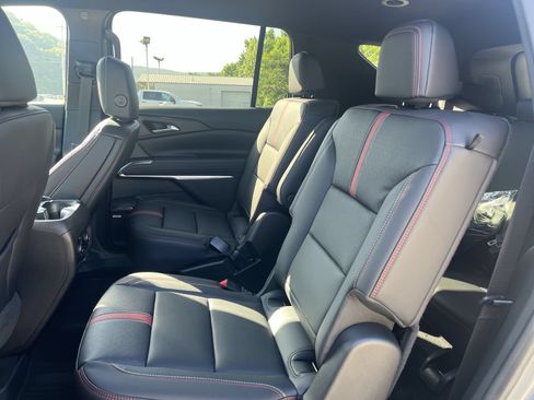 New 2026 Chevrolet Traverse RS w/ LPO, Floor Liner Package FWD image 24