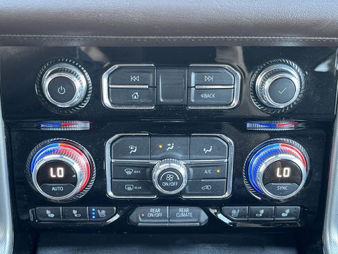 Used 2021 GMC Yukon XL Denali w/ Denali Premium Package image 8