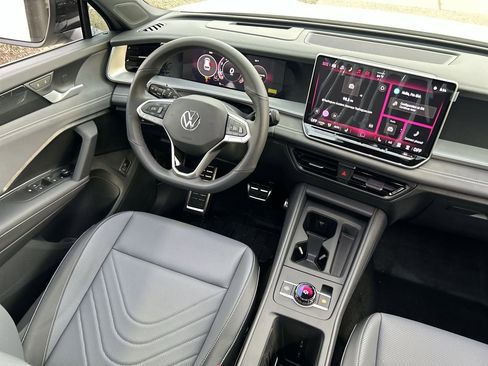 New 2026 Volkswagen Tiguan SE R-Line image 10