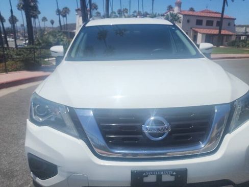 Used 2018 Nissan Pathfinder S FWD image 2
