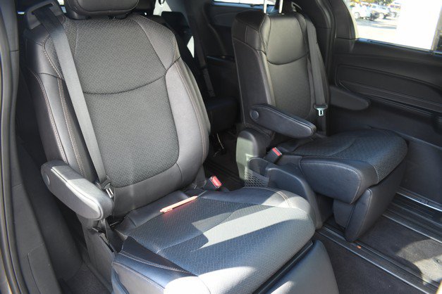 Used 2025 Toyota Sienna Limited AWD/4WD image 29