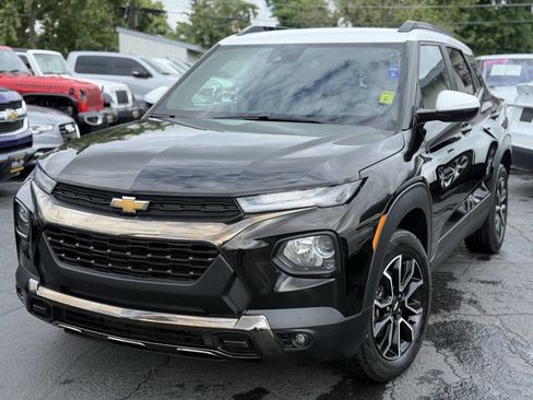 Used 2021 Chevrolet TrailBlazer ACTIV w/ Technology Package image 2