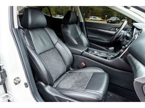Used 2017 Nissan Maxima SR w/ Midnight Edition image 16