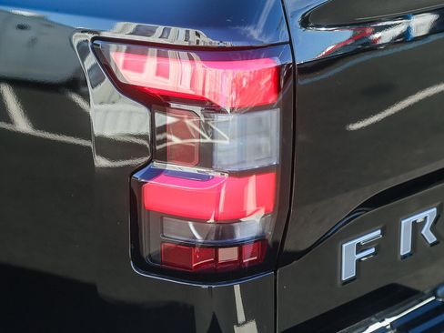 Used 2022 Nissan Frontier SV w/ Technology Package image 8