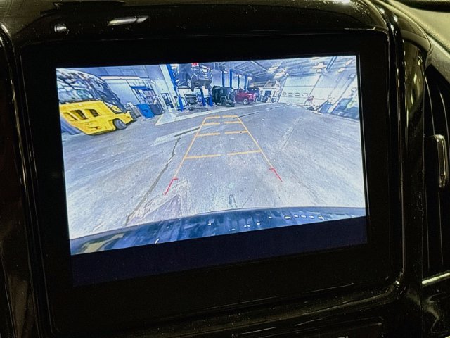 Used 2020 Chevrolet Traverse LT w/ Driver Confidence II Package AWD/4WD image 14