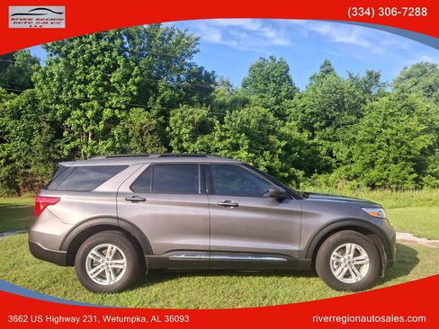 Used 2021 Ford Explorer XLT w/ Class III Trailer Tow Package AWD/4WD image 2