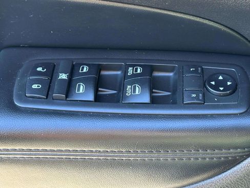 Used 2018 Jeep Grand Cherokee Limited image 14