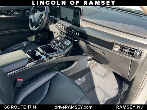 Used 2023 Lincoln Nautilus AWD w/ Premium Package image 20