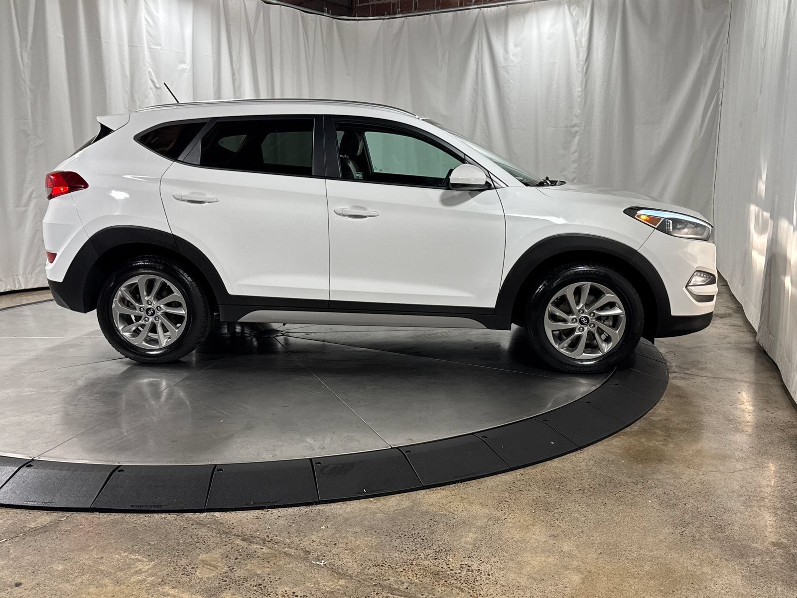 Used 2017 Hyundai Tucson SE w/ SE Popular Package 02 AWD/4WD image 9
