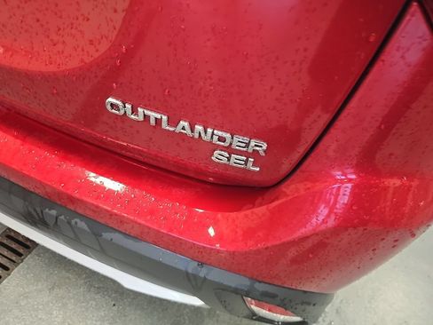 Used 2018 Mitsubishi Outlander SEL FWD image 4