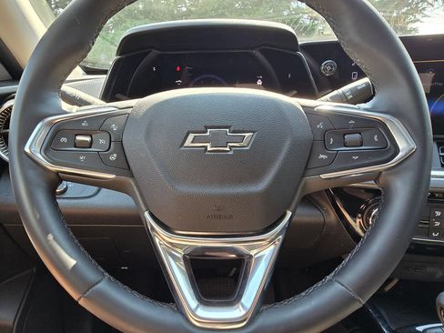 Used 2025 Chevrolet Trax ACTIV w/ Sunroof Package FWD image 16