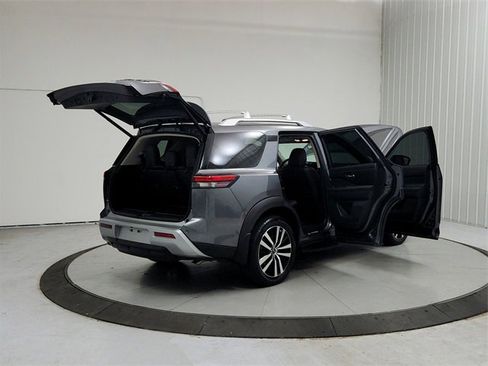 Used 2023 Nissan Pathfinder Platinum w/ Lighting Package (N93) image 15