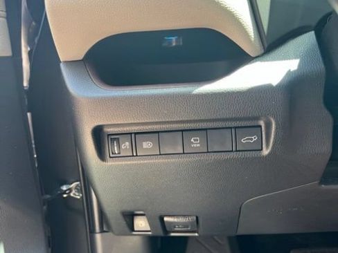 Used 2019 Toyota RAV4 Limited AWD/4WD image 13