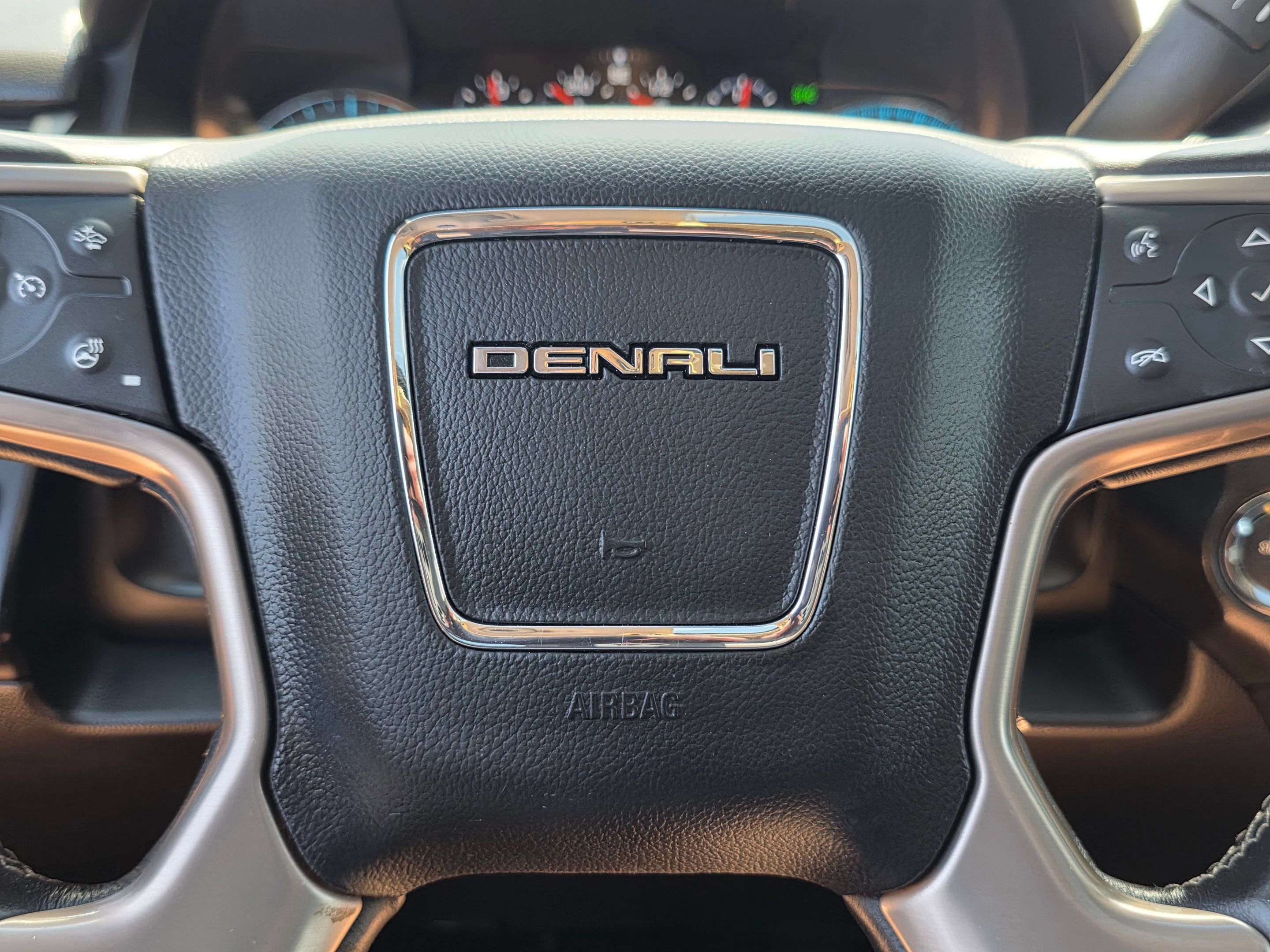 Used 2017 GMC Yukon Denali AWD/4WD image 36