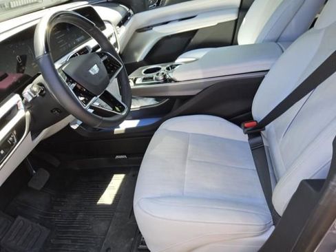 Used 2024 Cadillac Lyriq Luxury AWD/4WD image 8