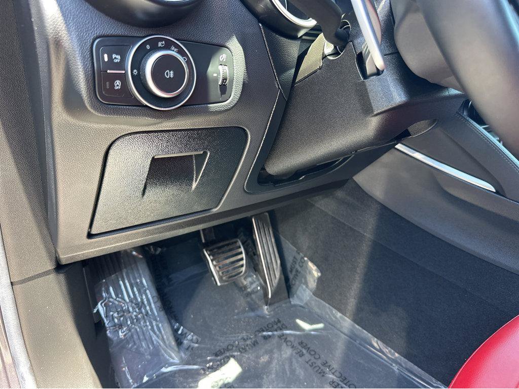 Used 2023 Alfa Romeo Stelvio Sprint RWD image 32