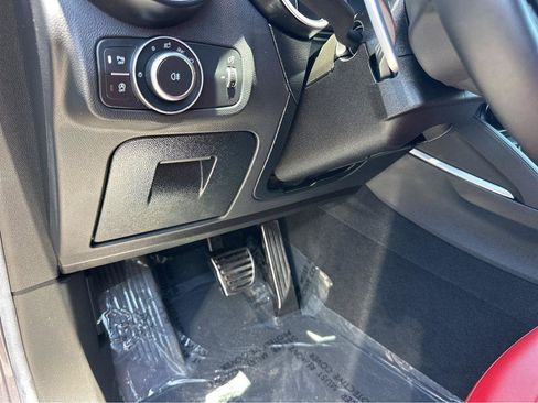 Used 2023 Alfa Romeo Stelvio Sprint RWD image 32