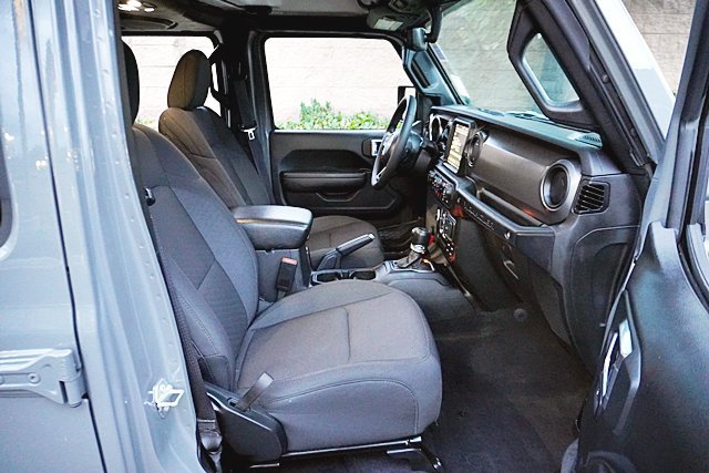 Used 2023 Jeep Wrangler Unlimited AWD/4WD image 18