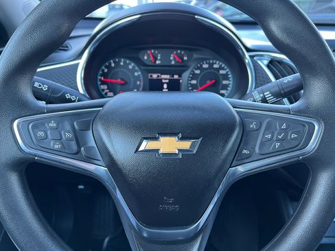 Used 2018 Chevrolet Malibu LT image 17